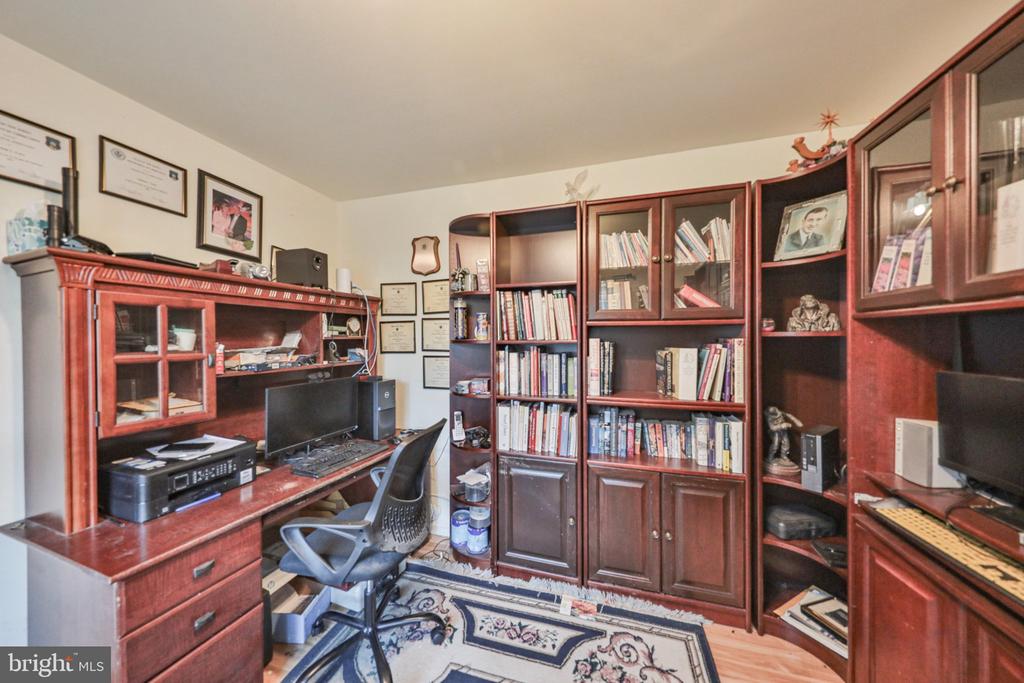 4132 CREST DRIVE