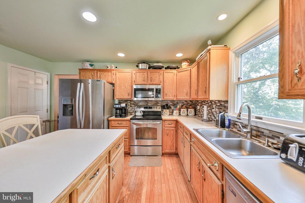 4132 CREST DRIVE