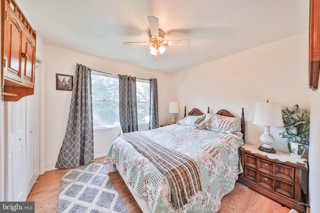 4132 CREST DRIVE
