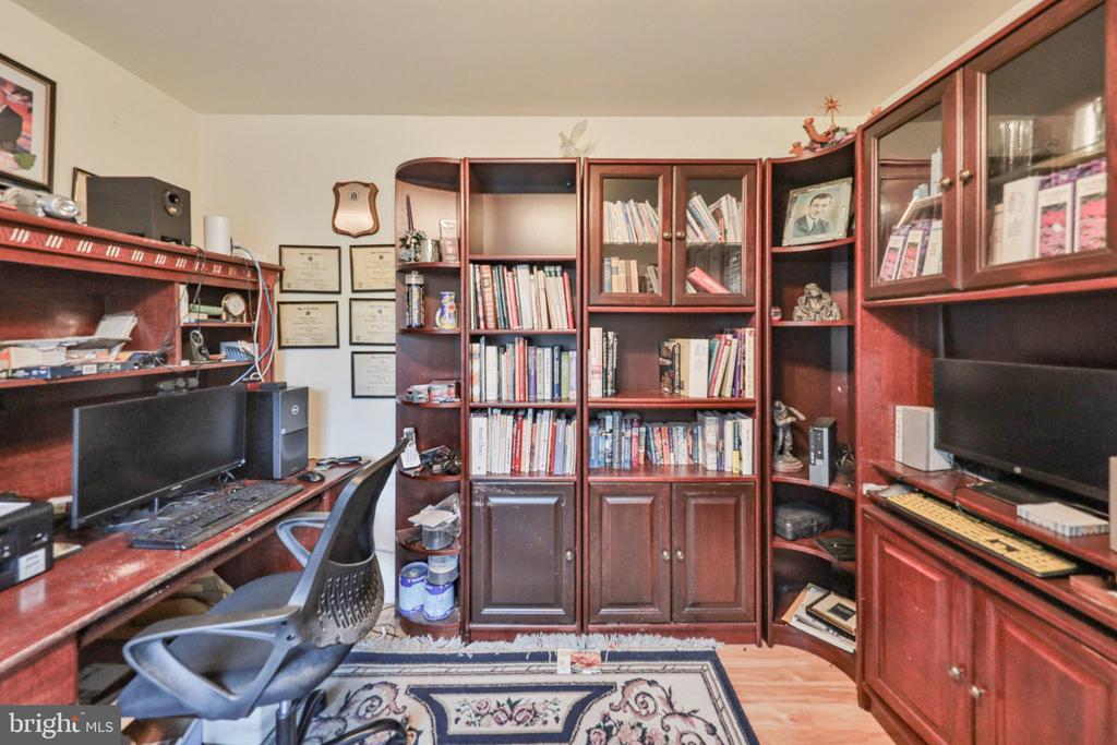 4132 CREST DRIVE