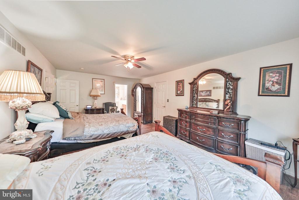 4132 CREST DRIVE