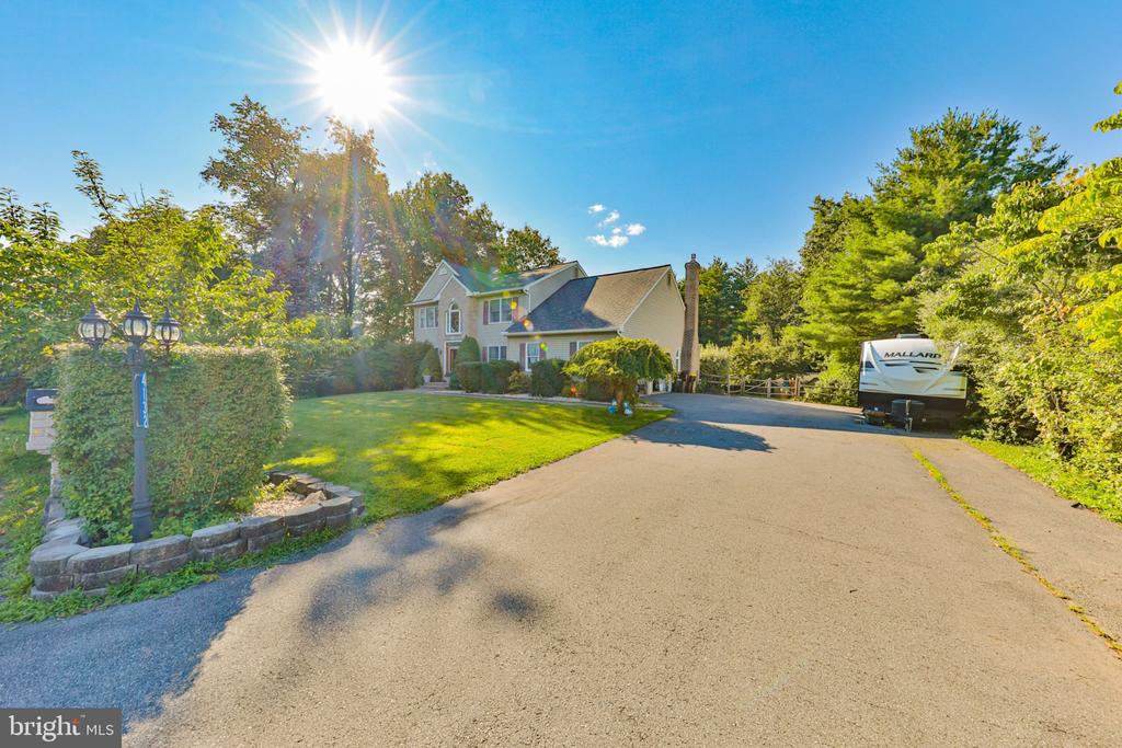 4132 CREST DRIVE