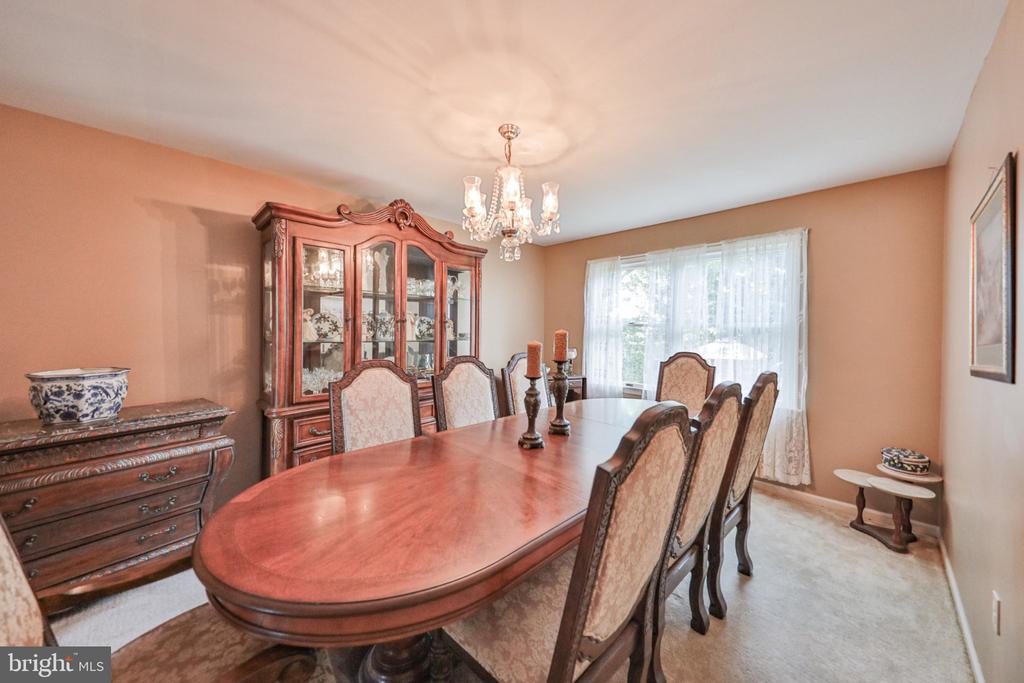 4132 CREST DRIVE