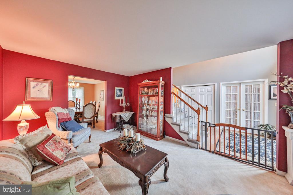 4132 CREST DRIVE