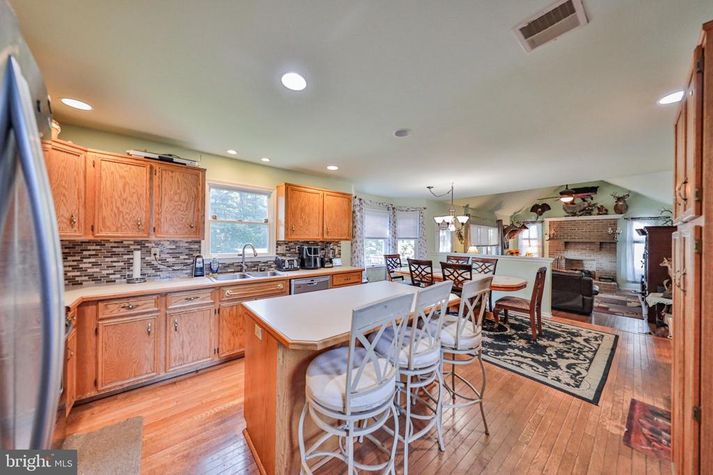 4132 CREST DRIVE