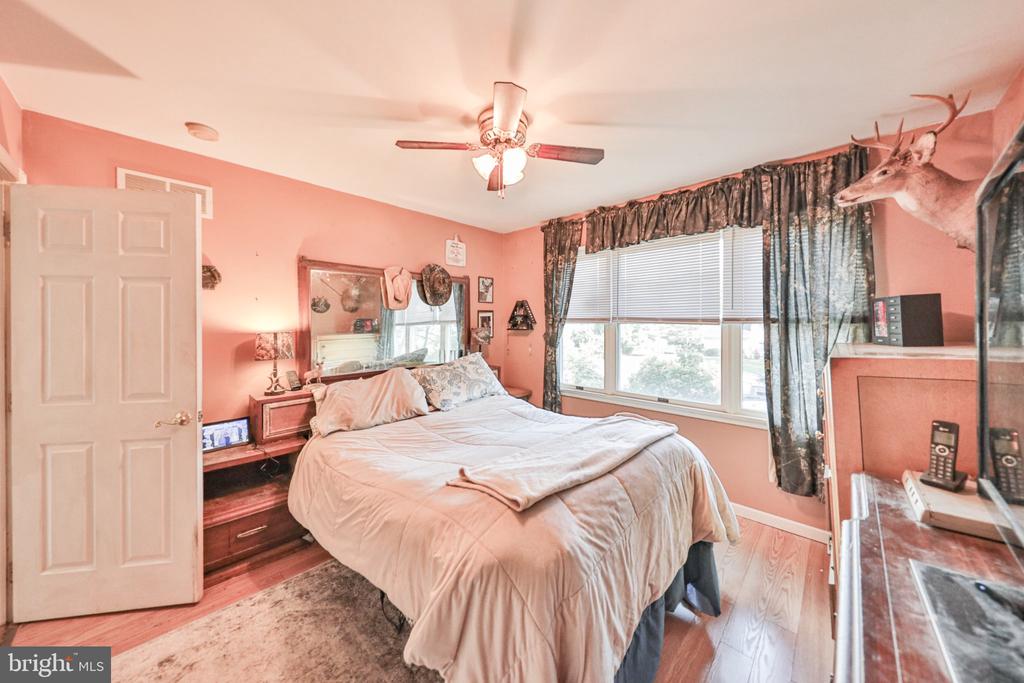 4132 CREST DRIVE