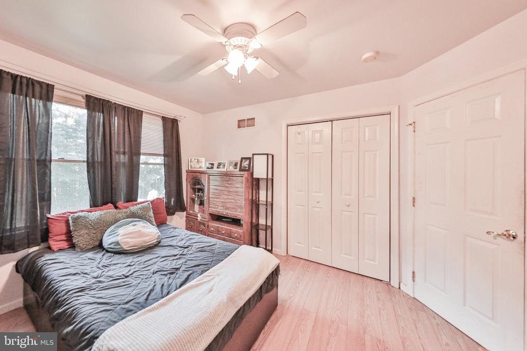 4132 CREST DRIVE