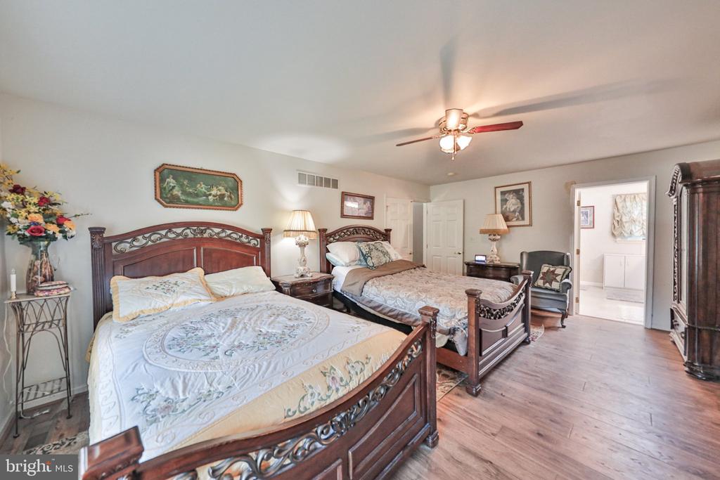 4132 CREST DRIVE