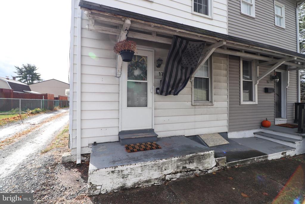 17 E 3rd St