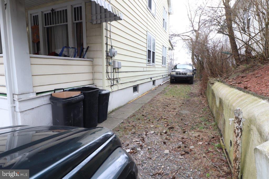 137 6th St