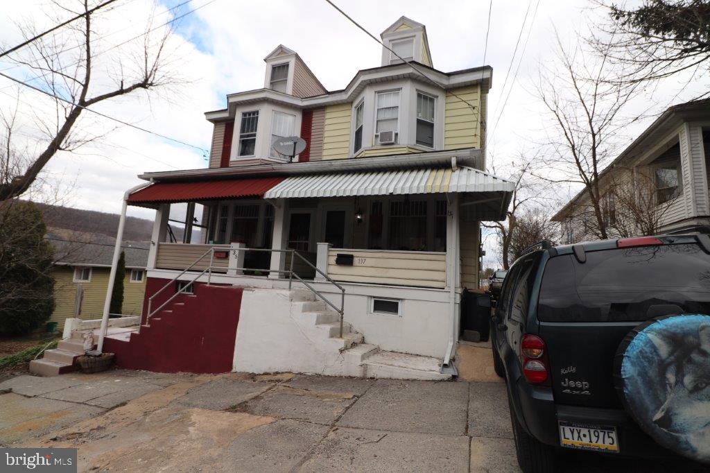 137 6th St