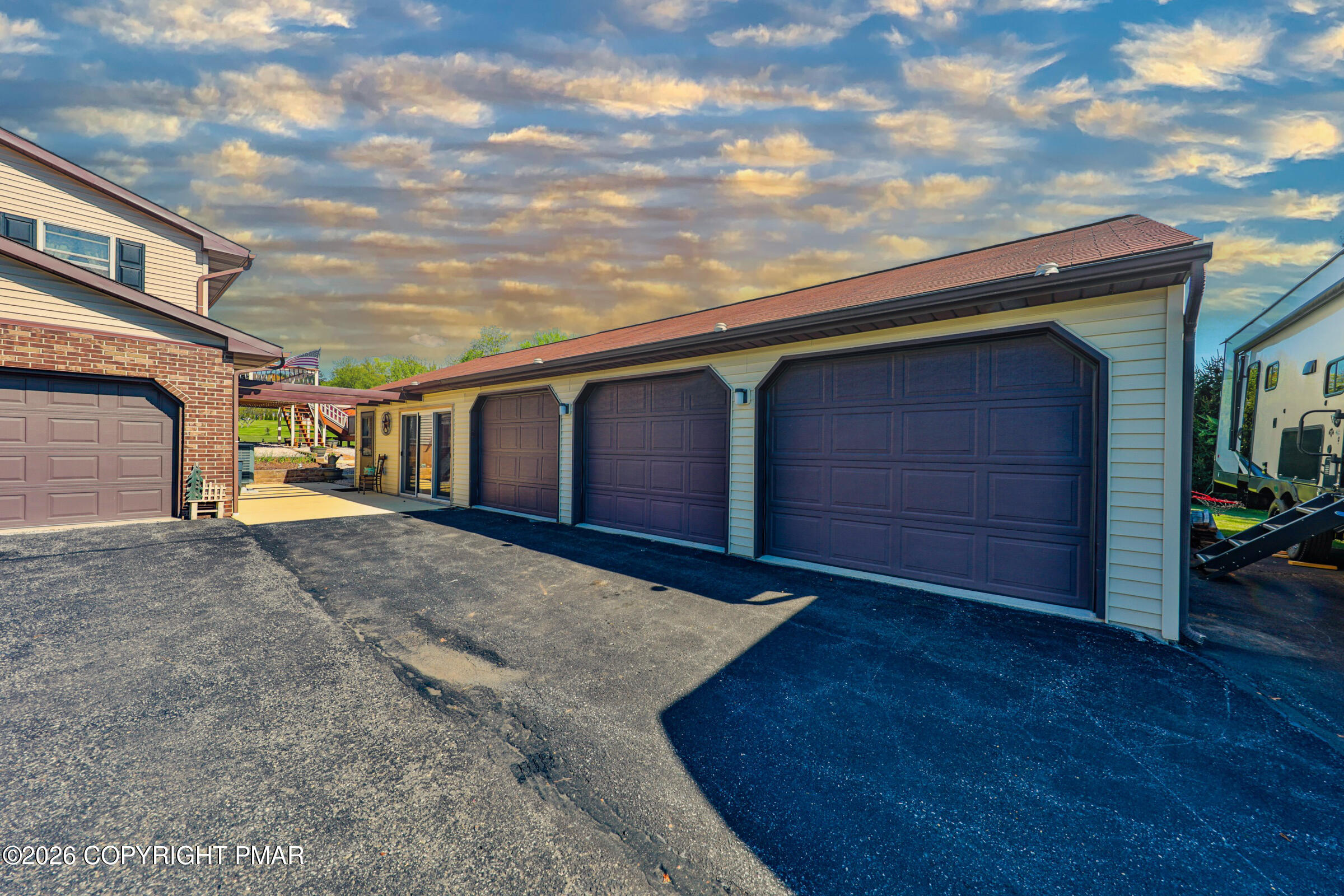 1040 Stagecoach Road W