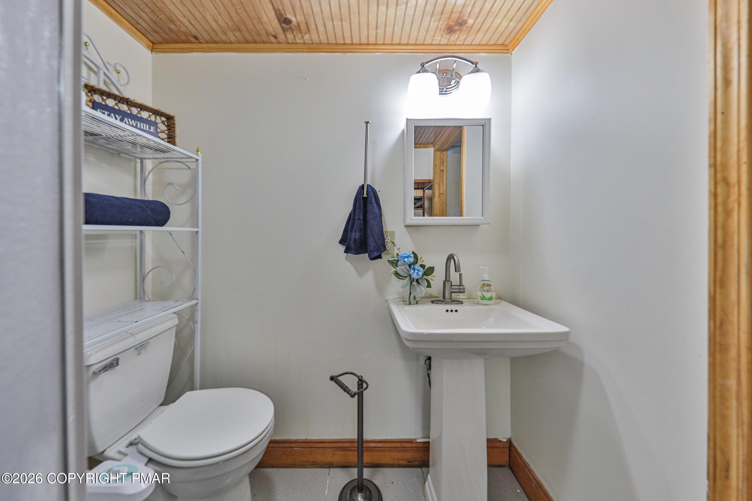 2153 Meadowlake Road