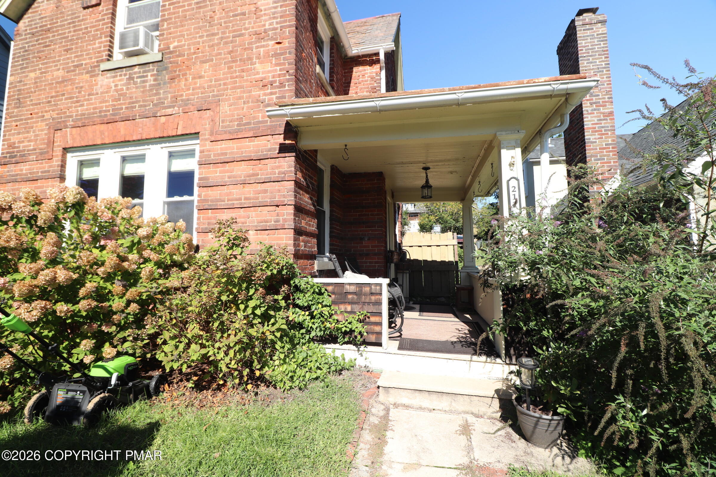 211 Lafayette Avenue