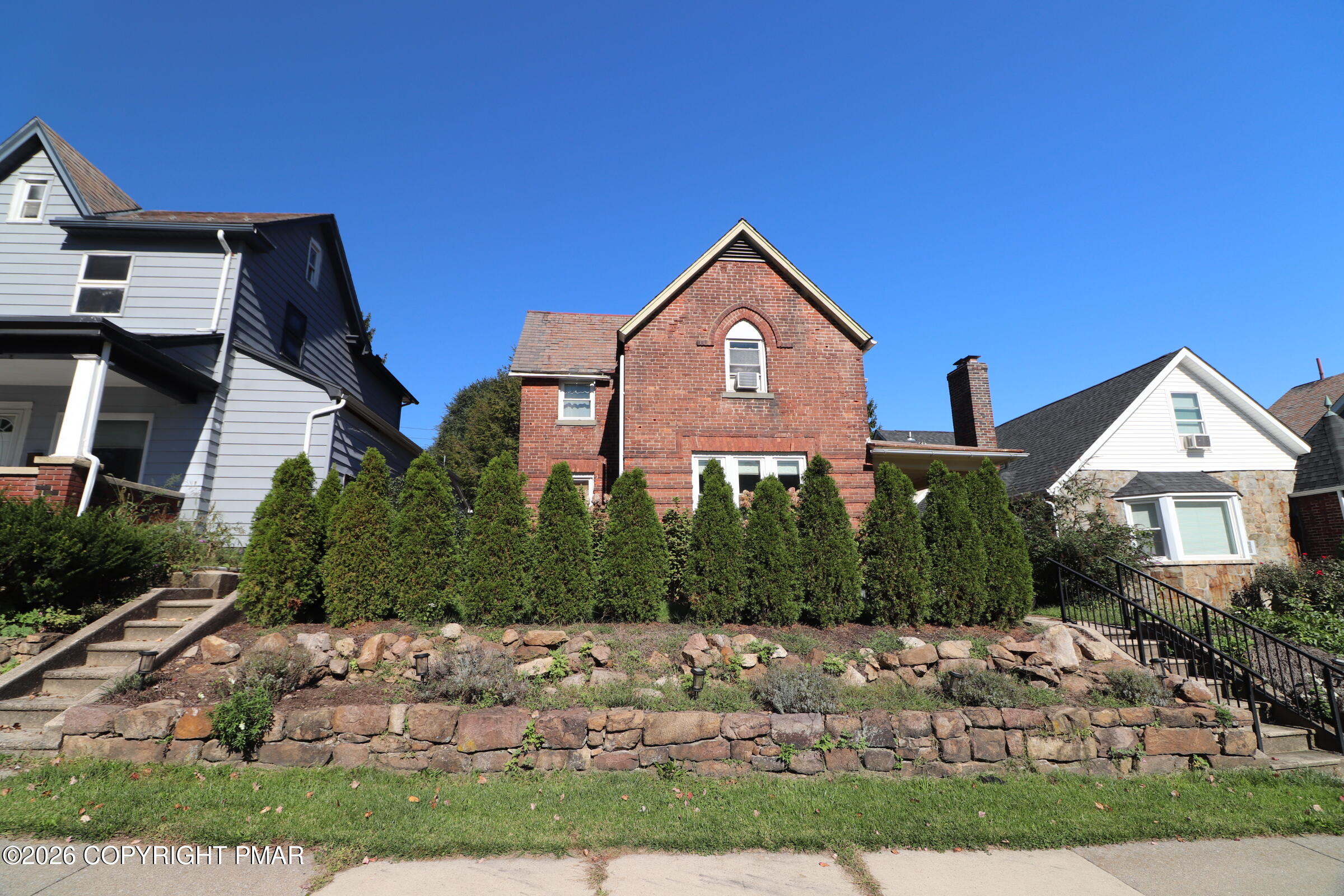 211 Lafayette Avenue