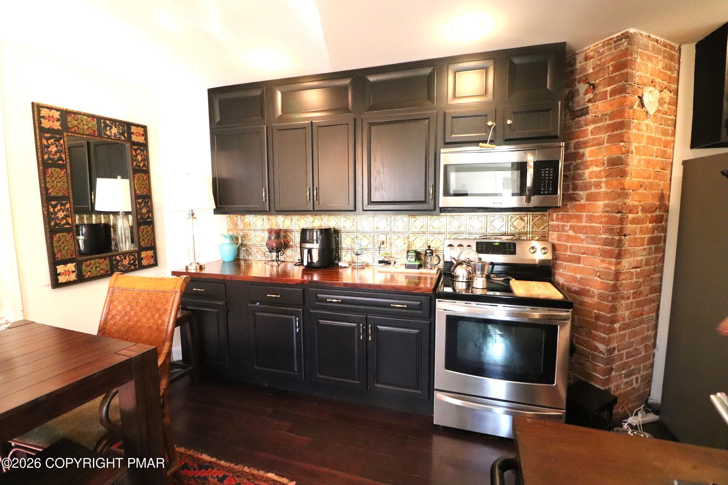 211 Lafayette Avenue