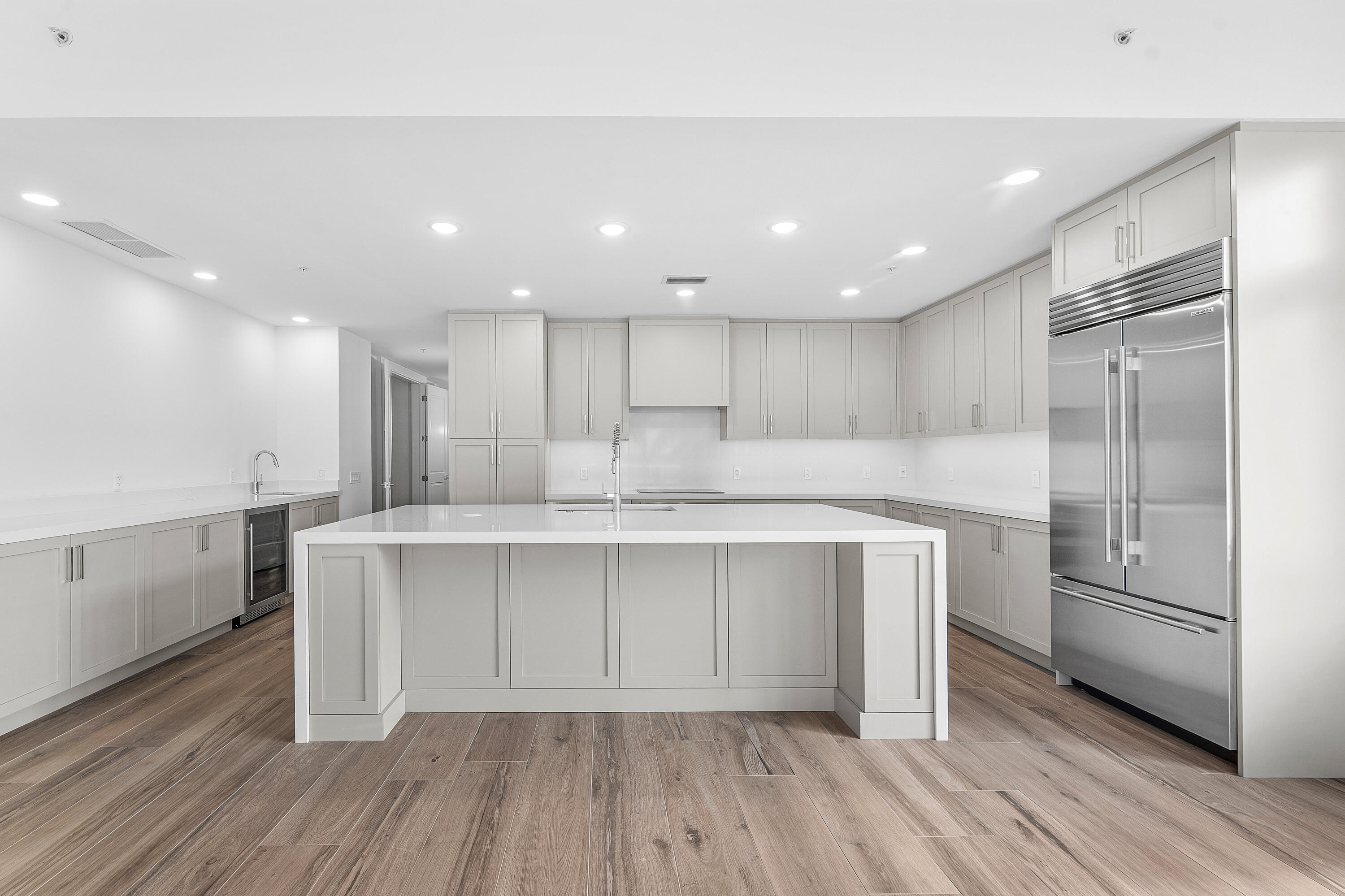 180 Lake Drive 2204
