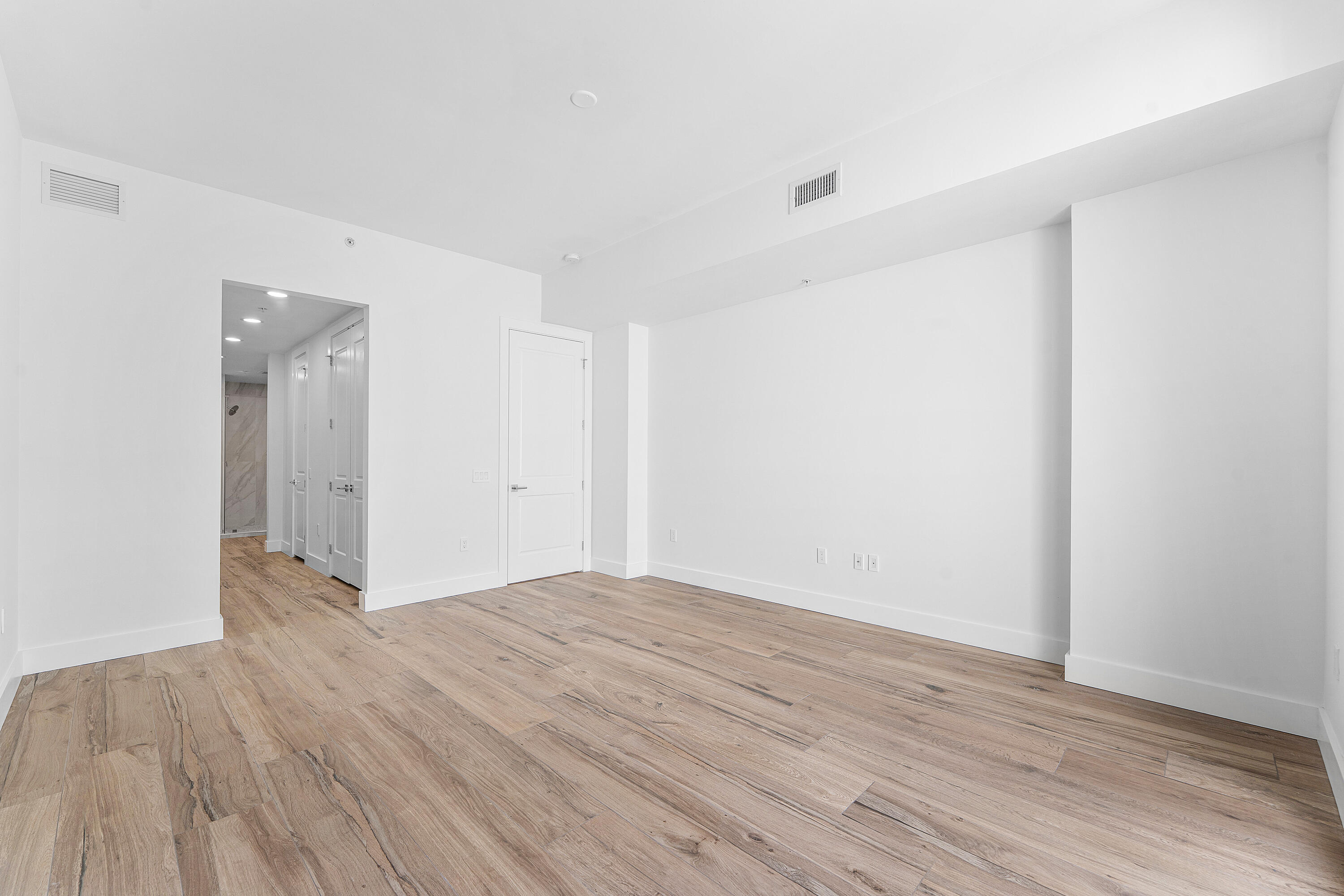 180 Lake Drive 2204