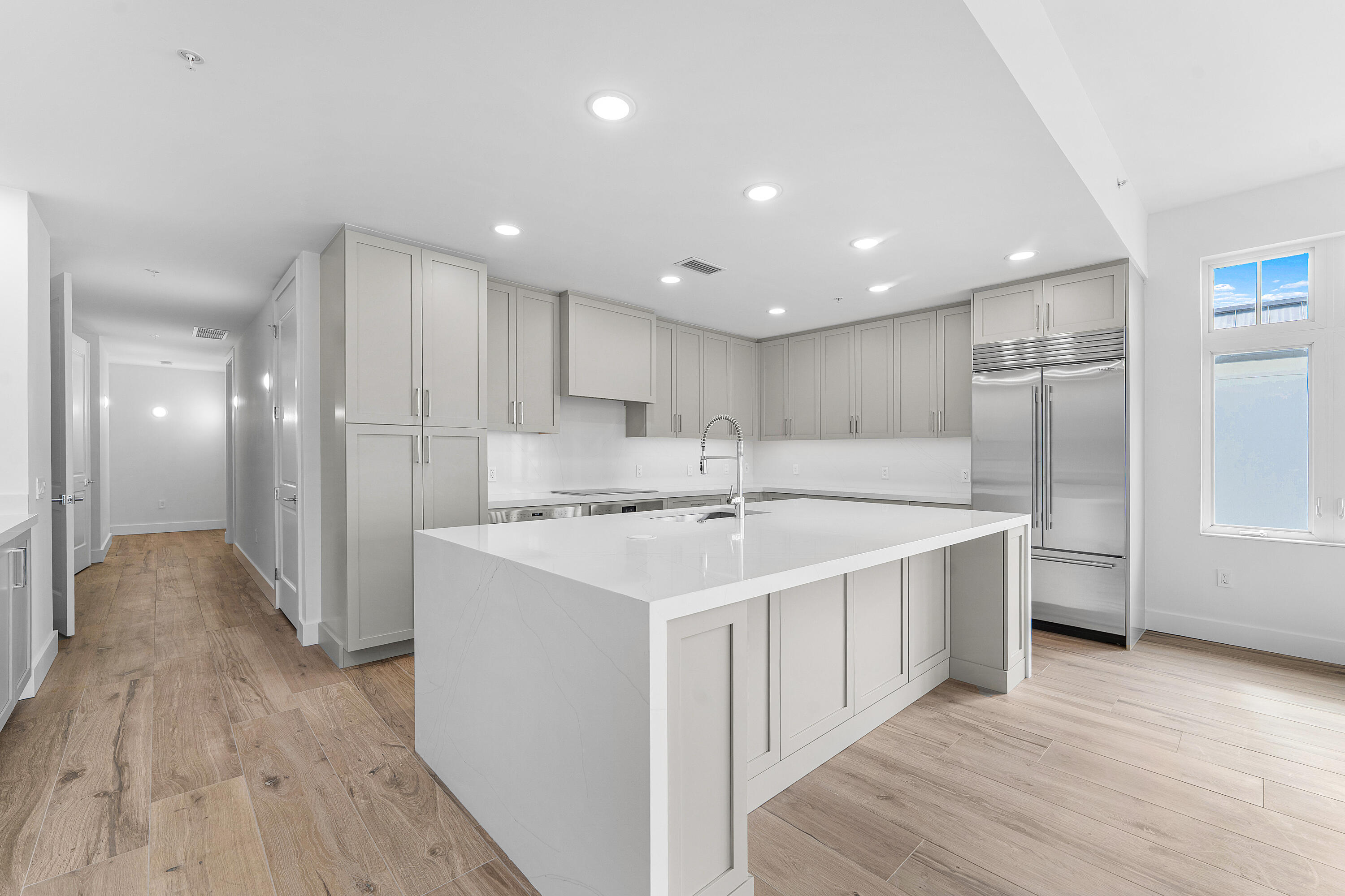 180 Lake Drive 2204