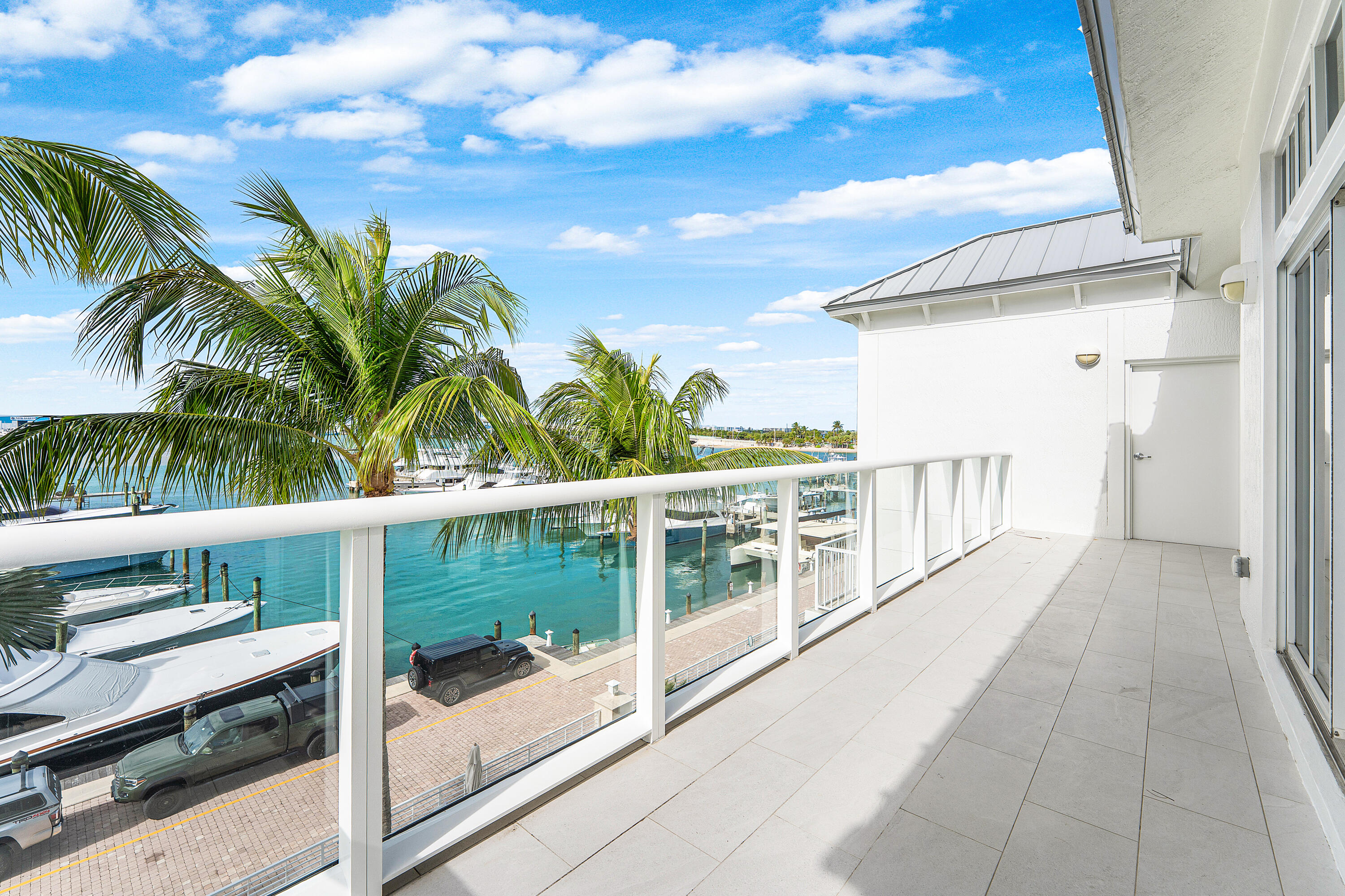 180 Lake Drive 2204