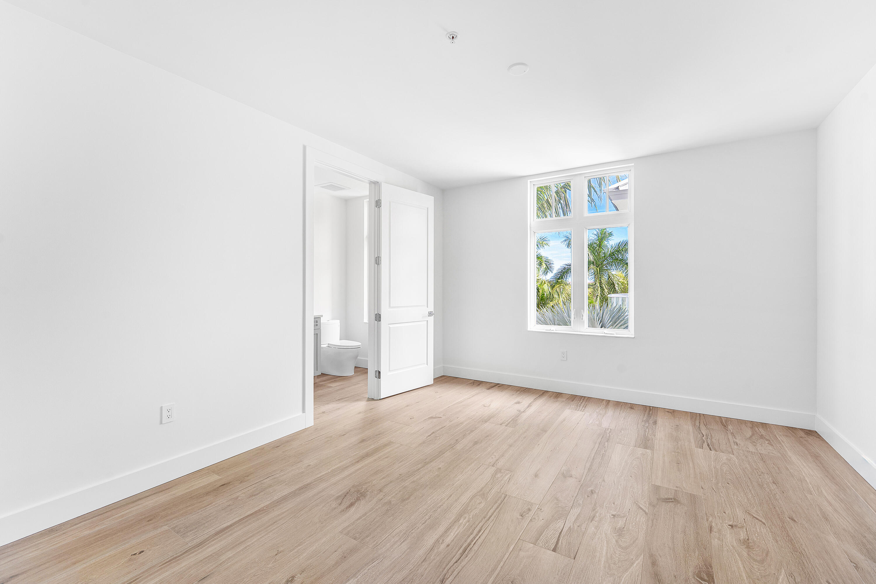 180 Lake Drive 2204