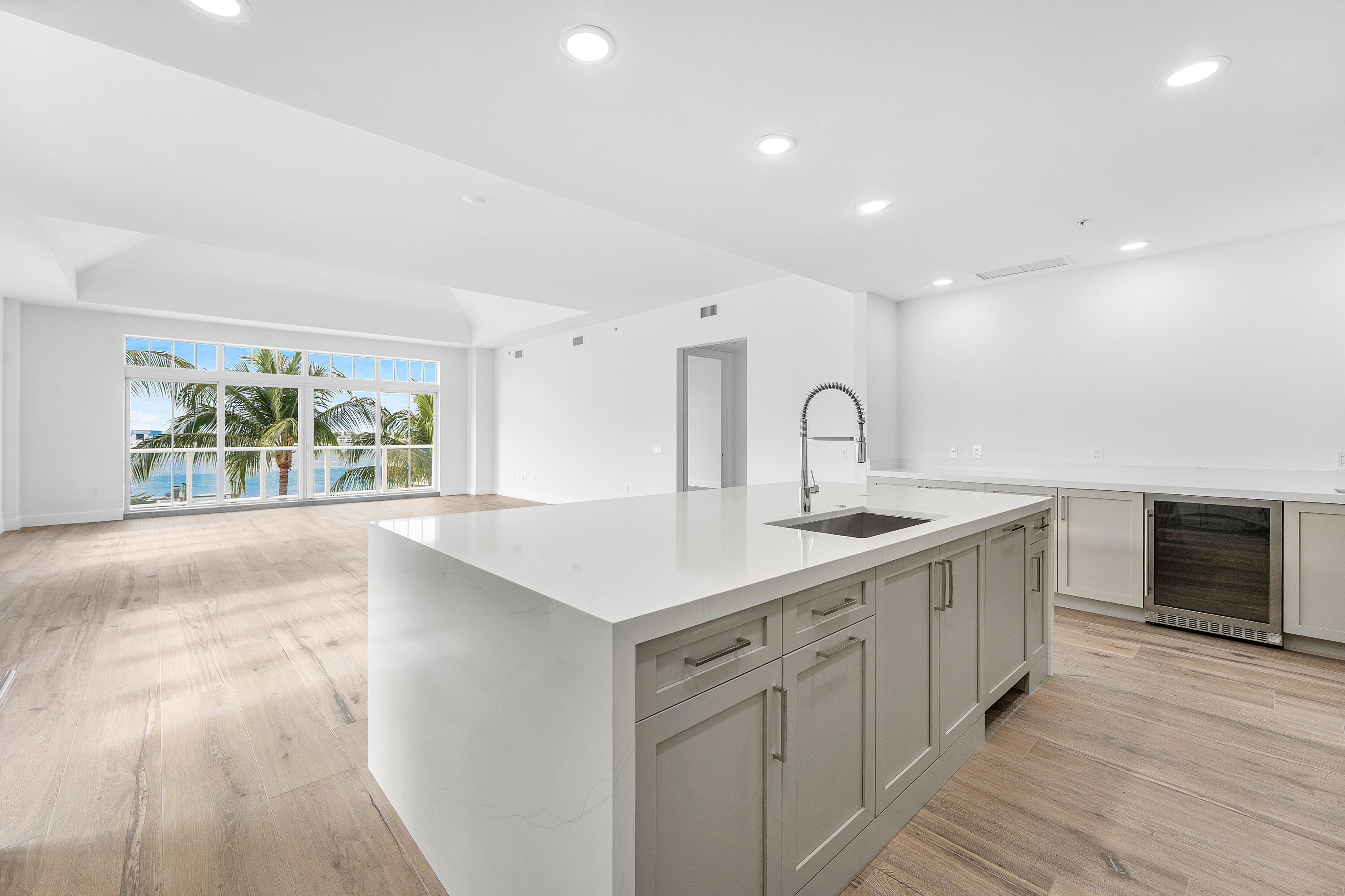 180 Lake Drive 2204