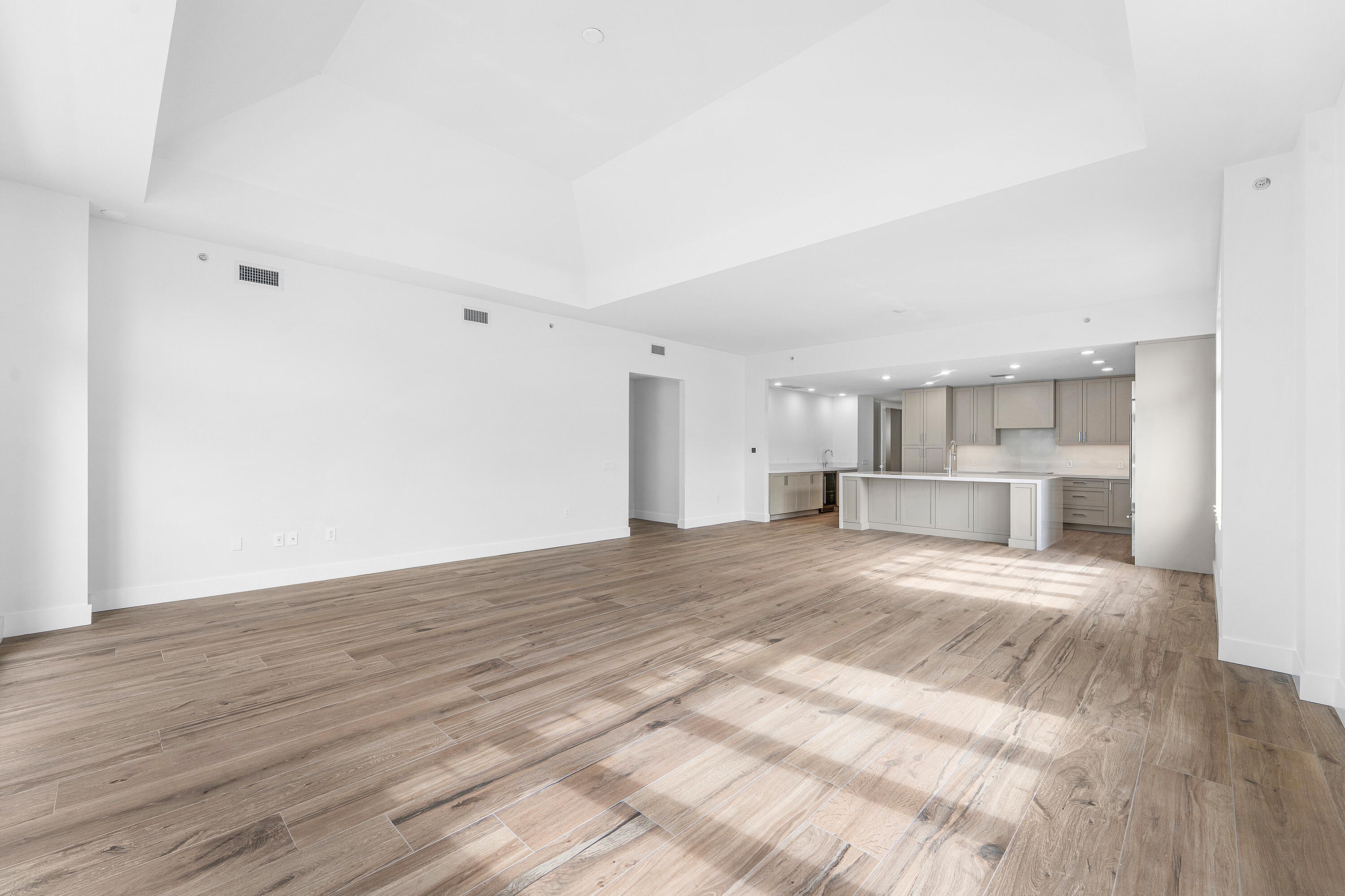 180 Lake Drive 2204