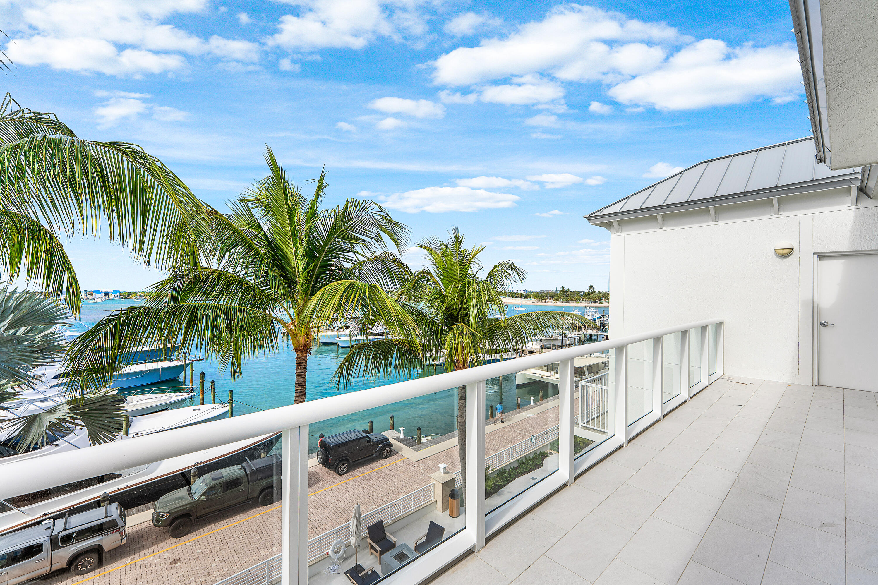 180 Lake Drive 2204