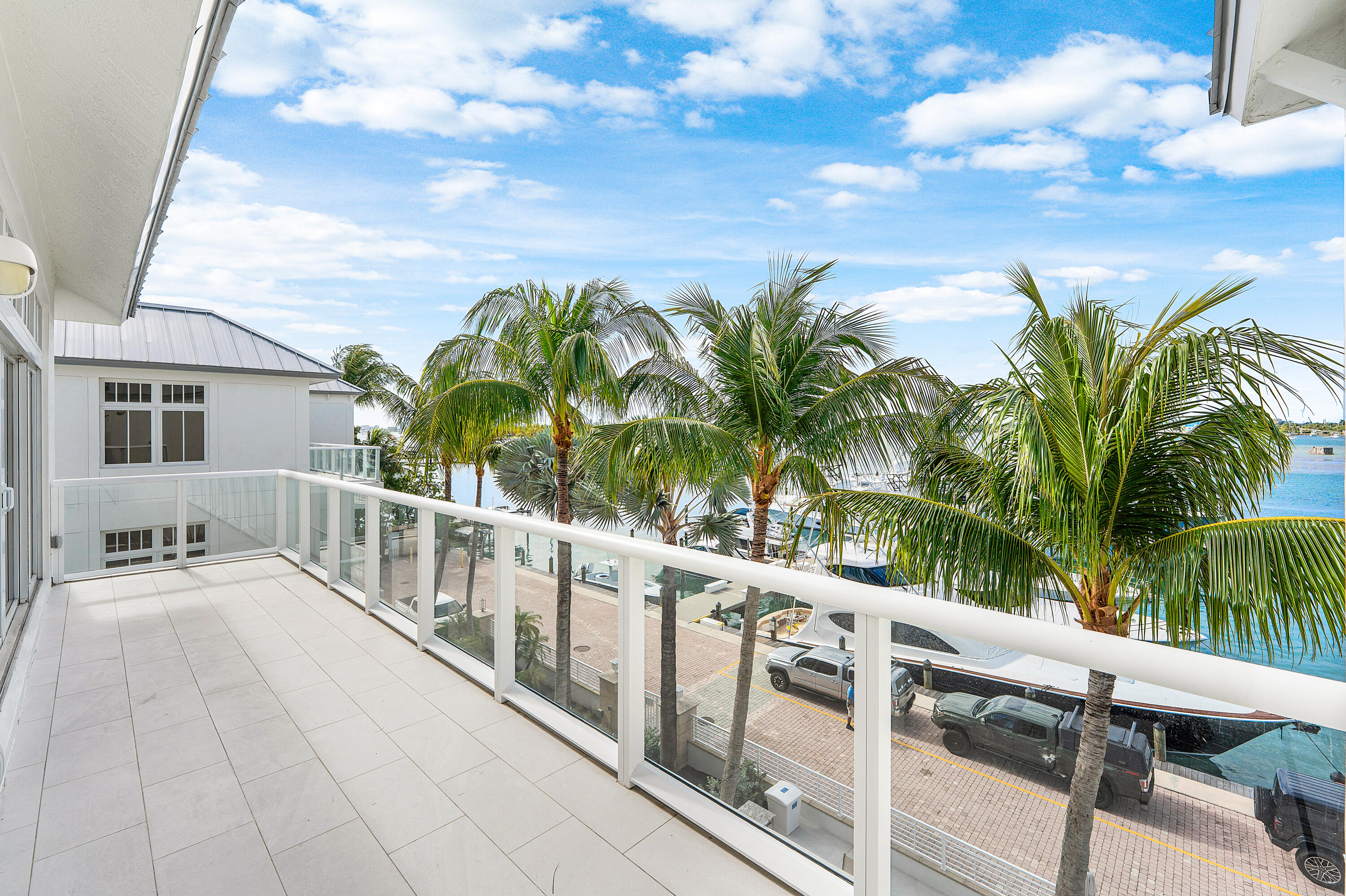 180 Lake Drive 2204