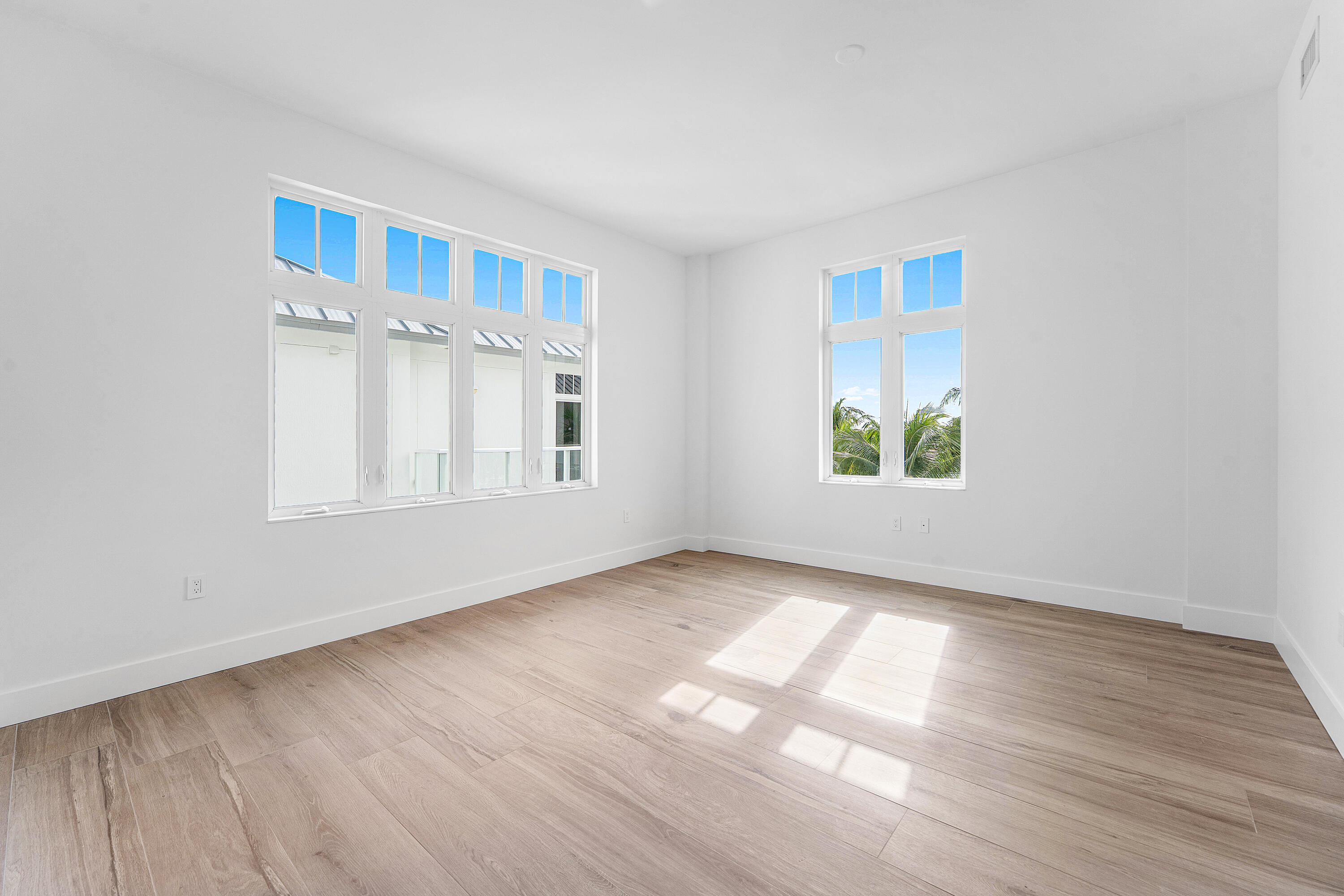 180 Lake Drive 2204