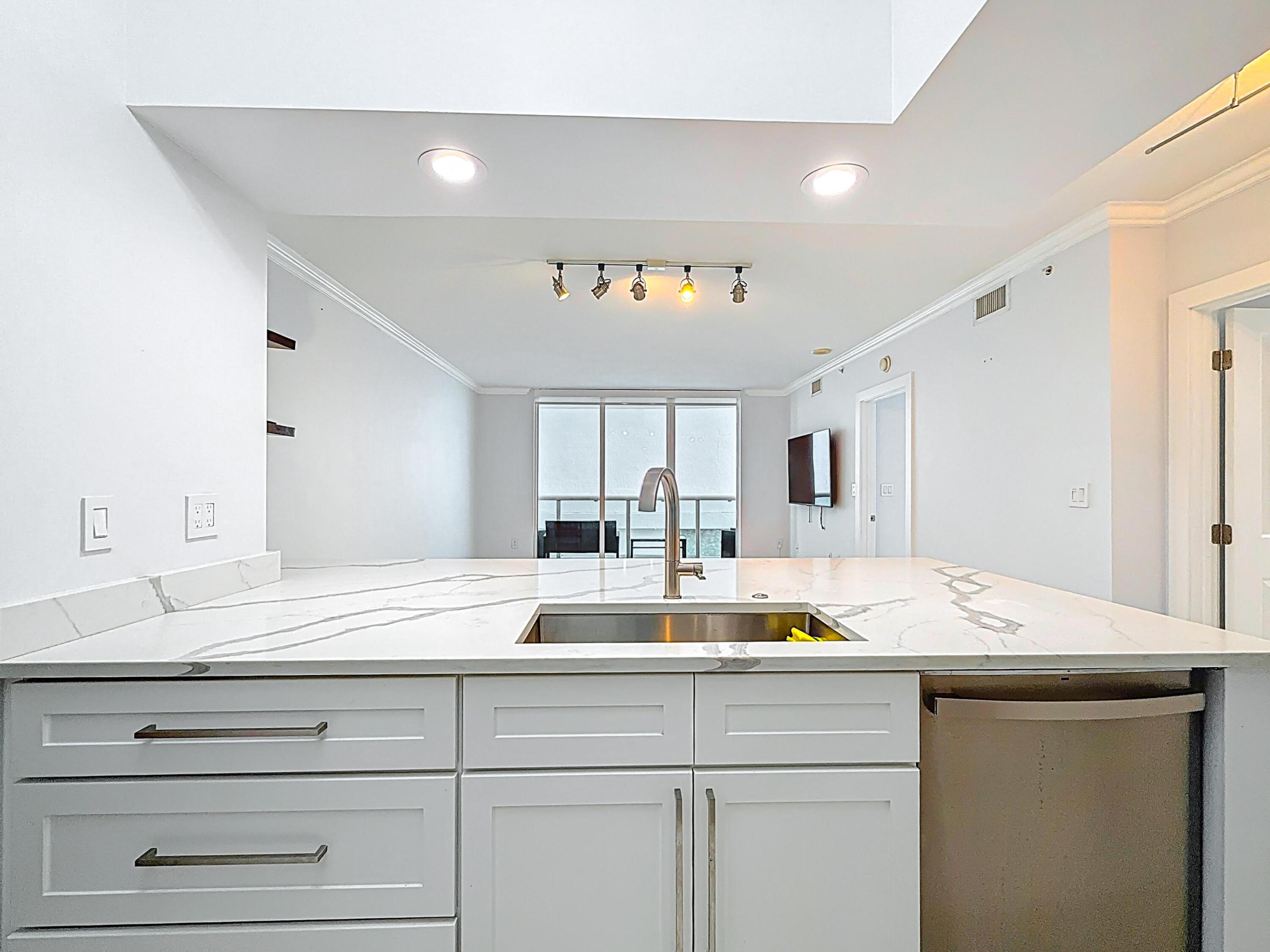 347 N New River Dr Drive E 706