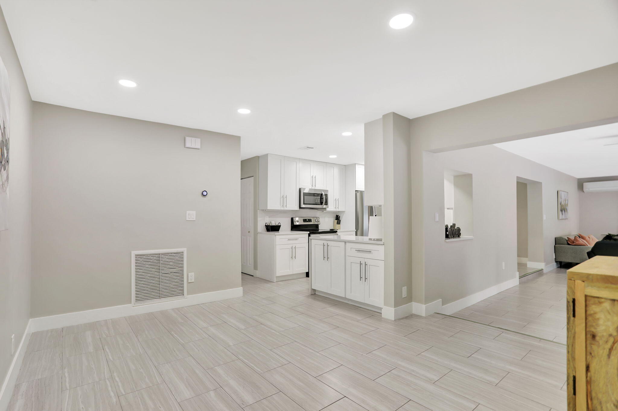 1035 NW 5TH Avenue