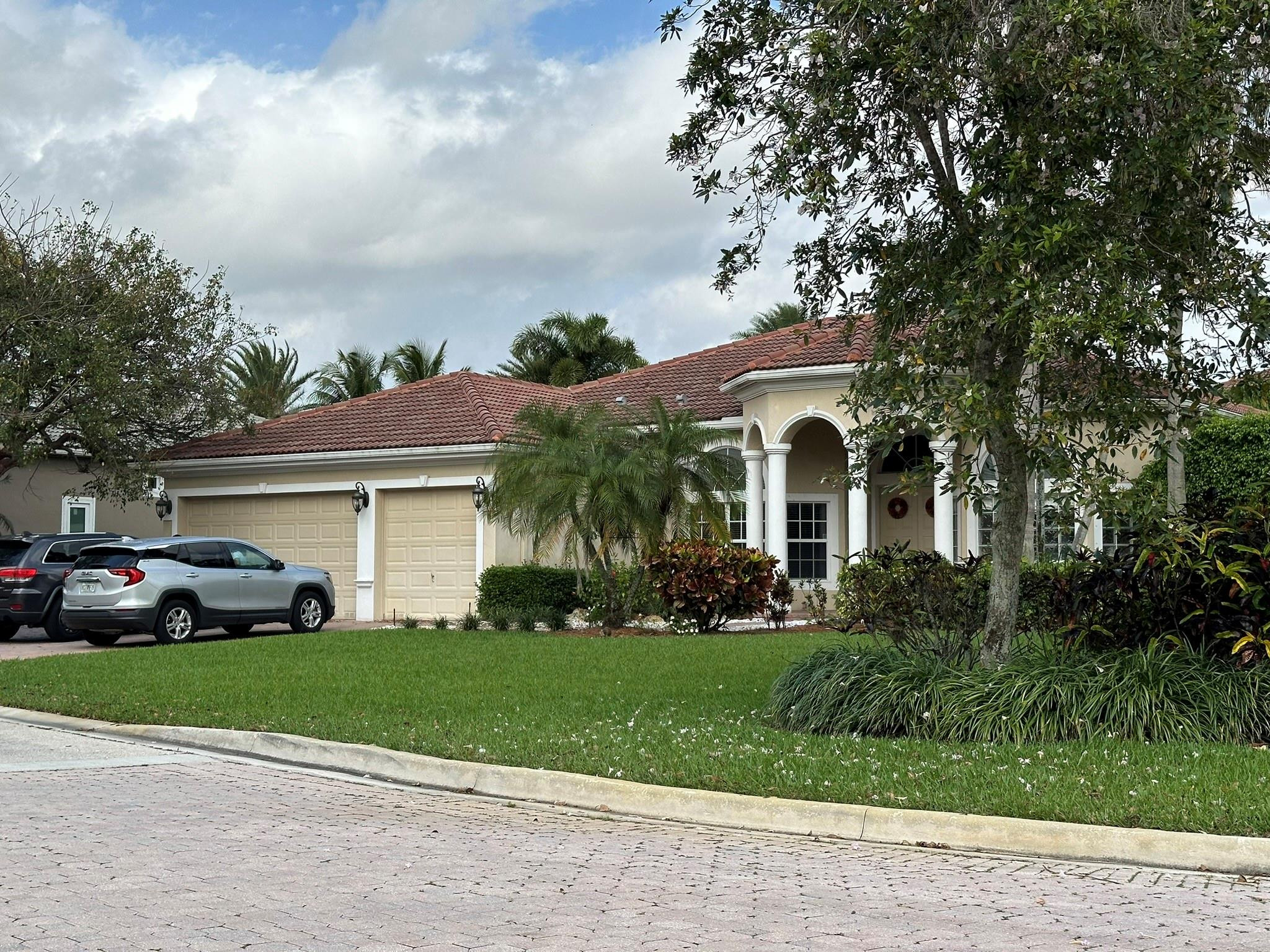 903 NW 118th Way