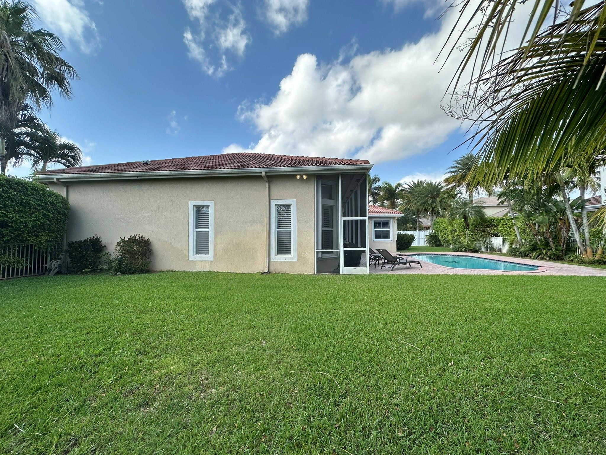 903 NW 118th Way