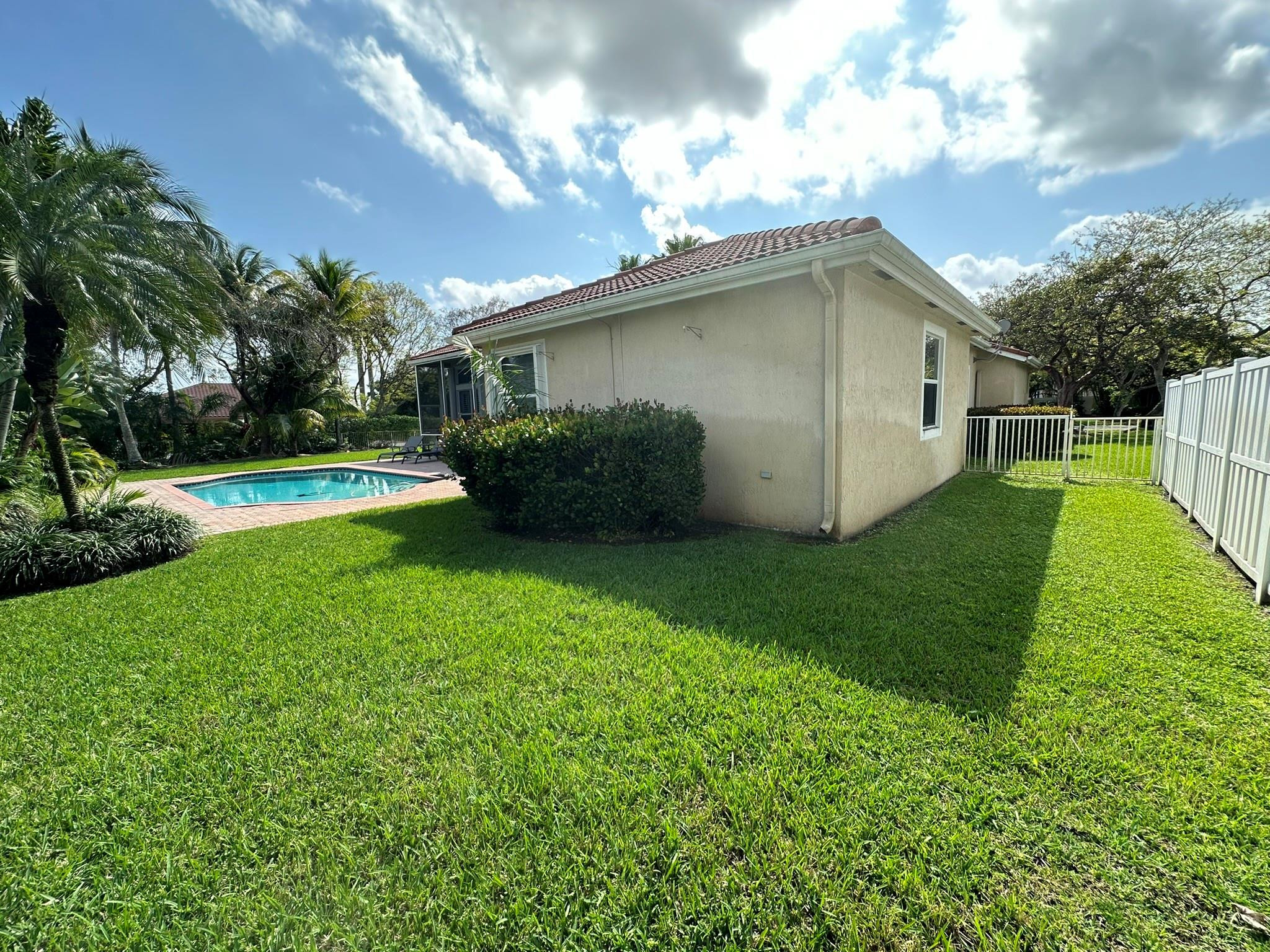 903 NW 118th Way