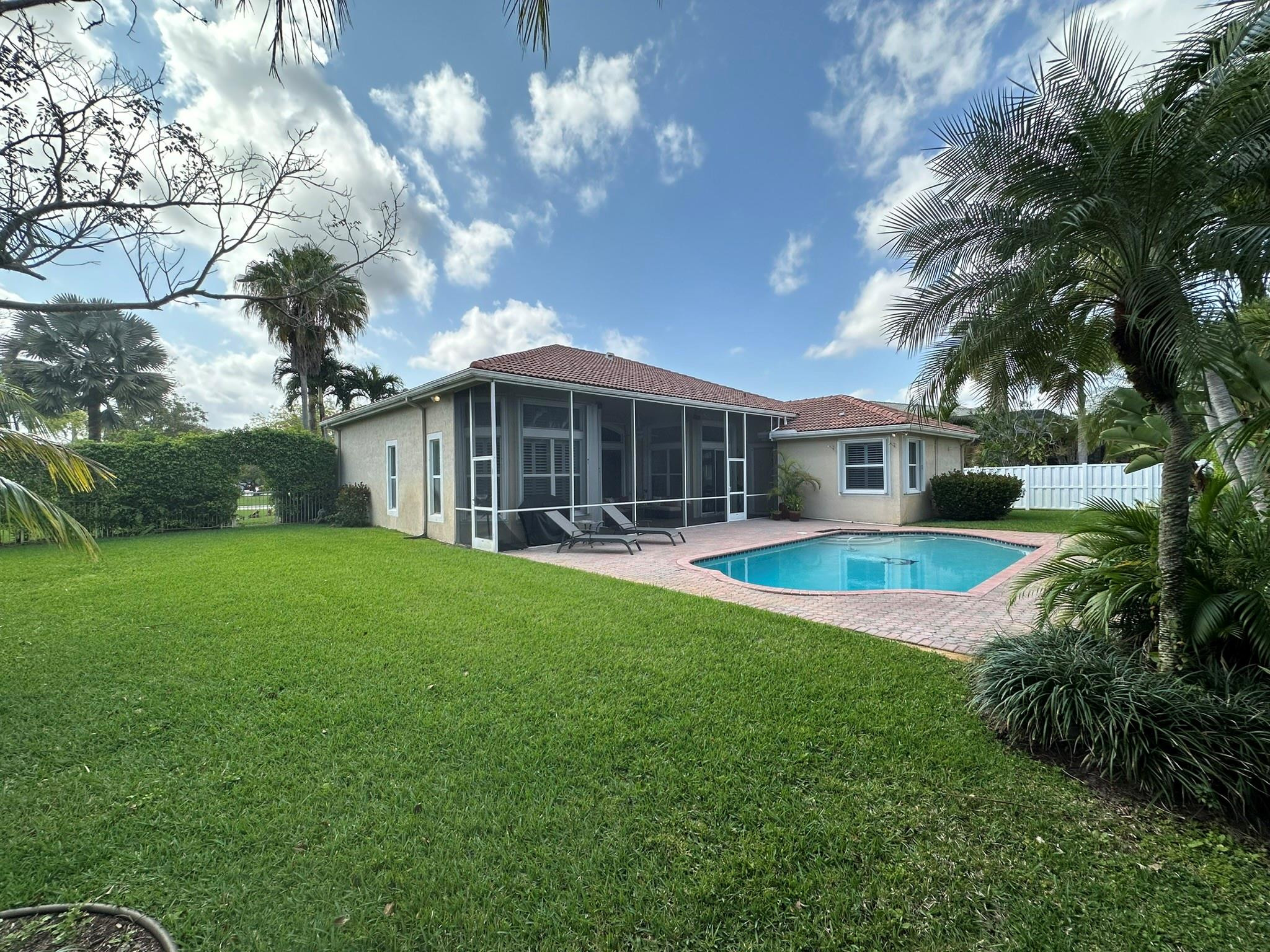 903 NW 118th Way