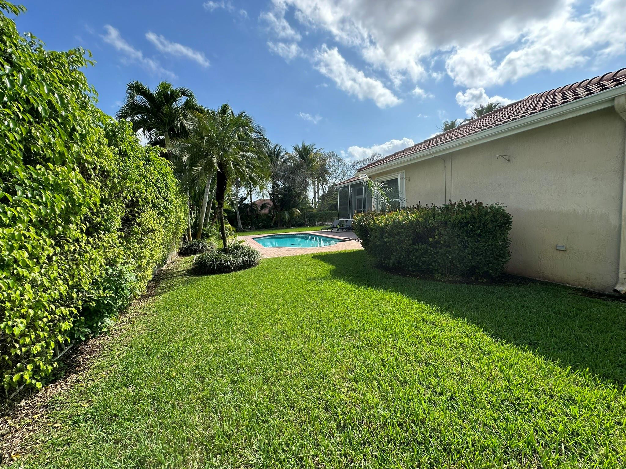 903 NW 118th Way