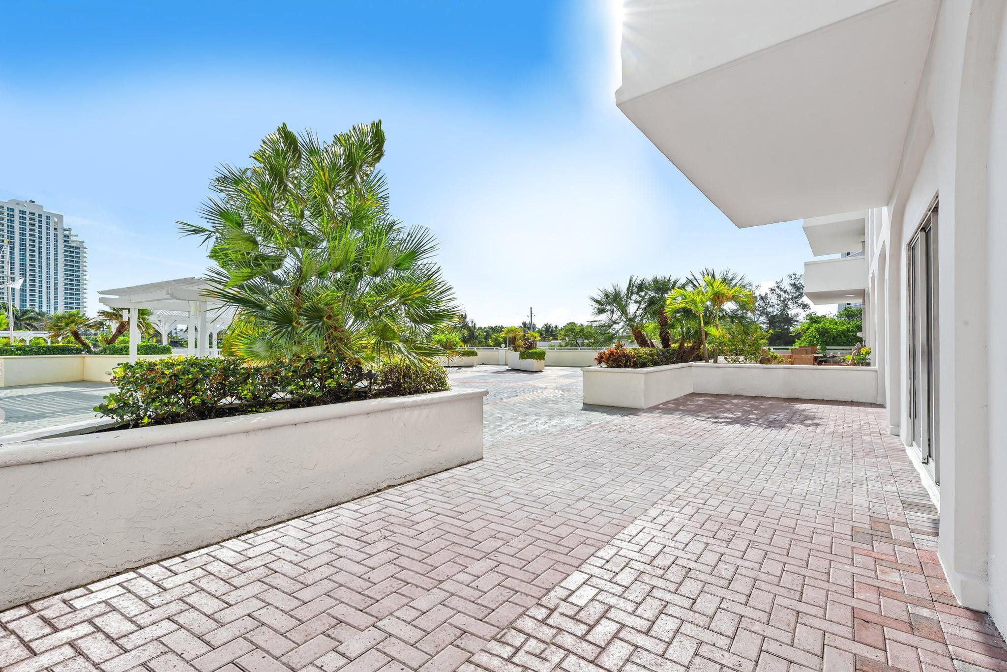 1 Las Olas Circle 115