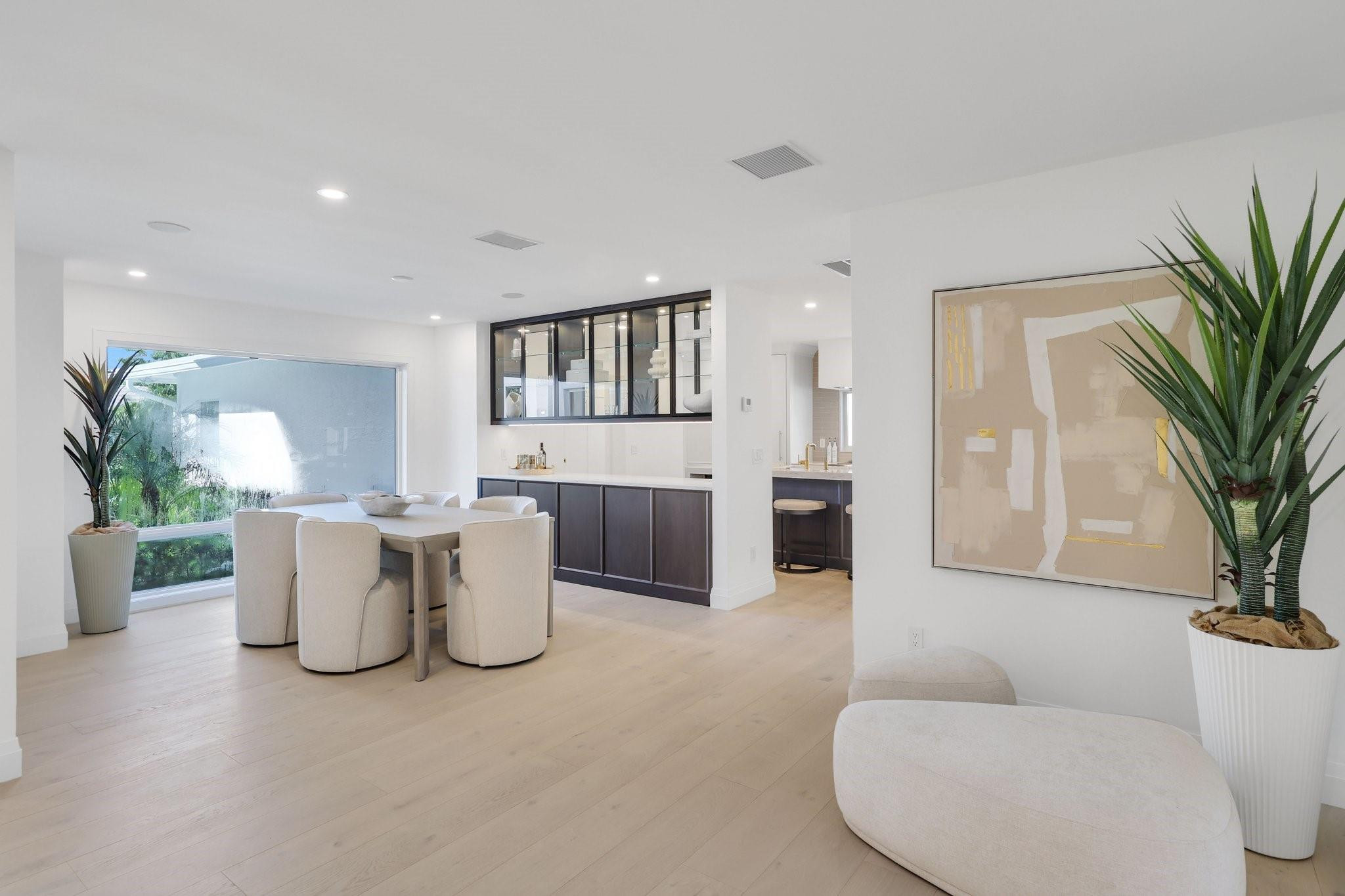 735 NE 6th Street