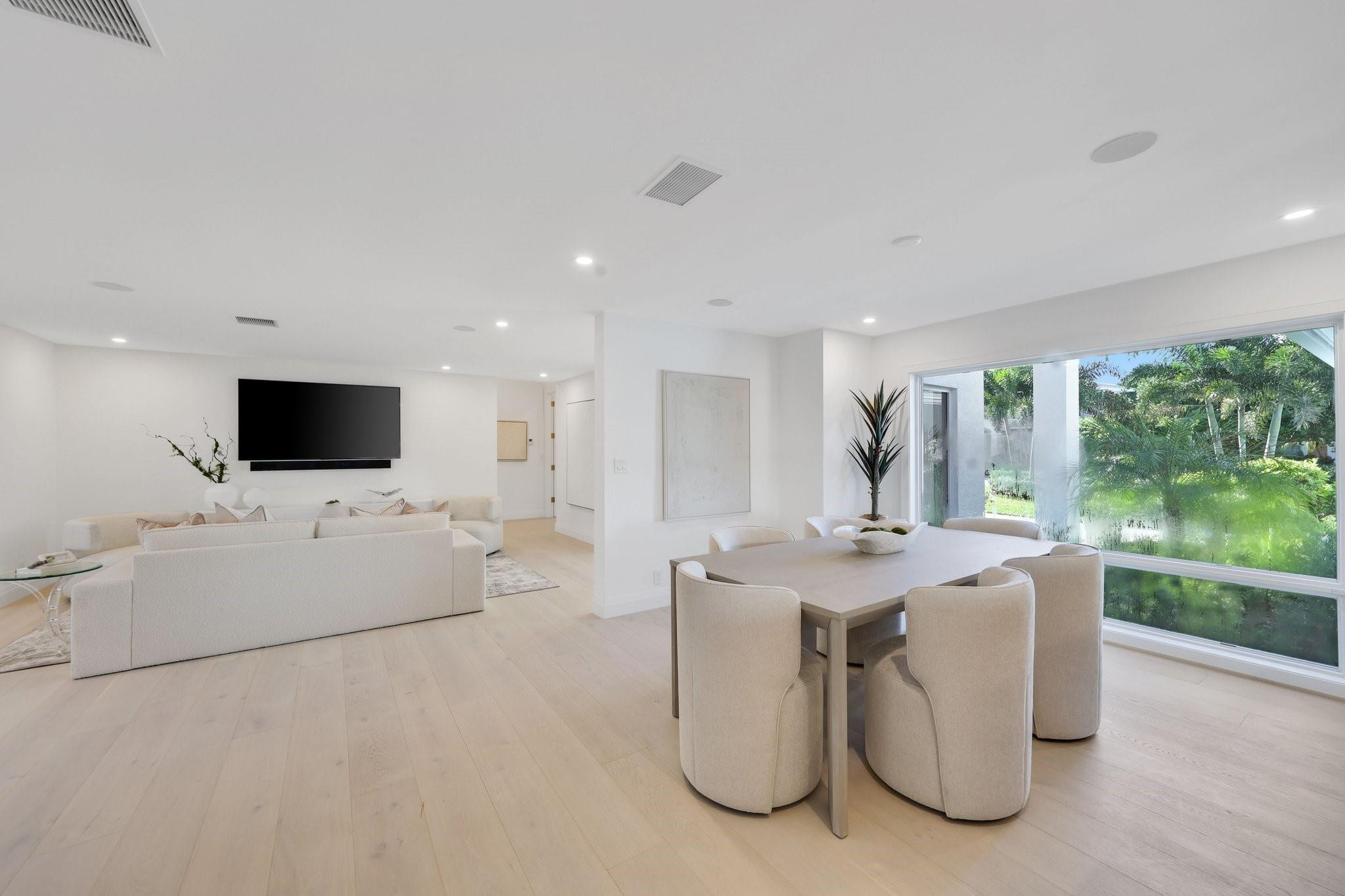 735 NE 6th Street