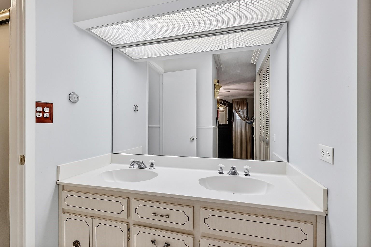 1910 SW 98th Terrace