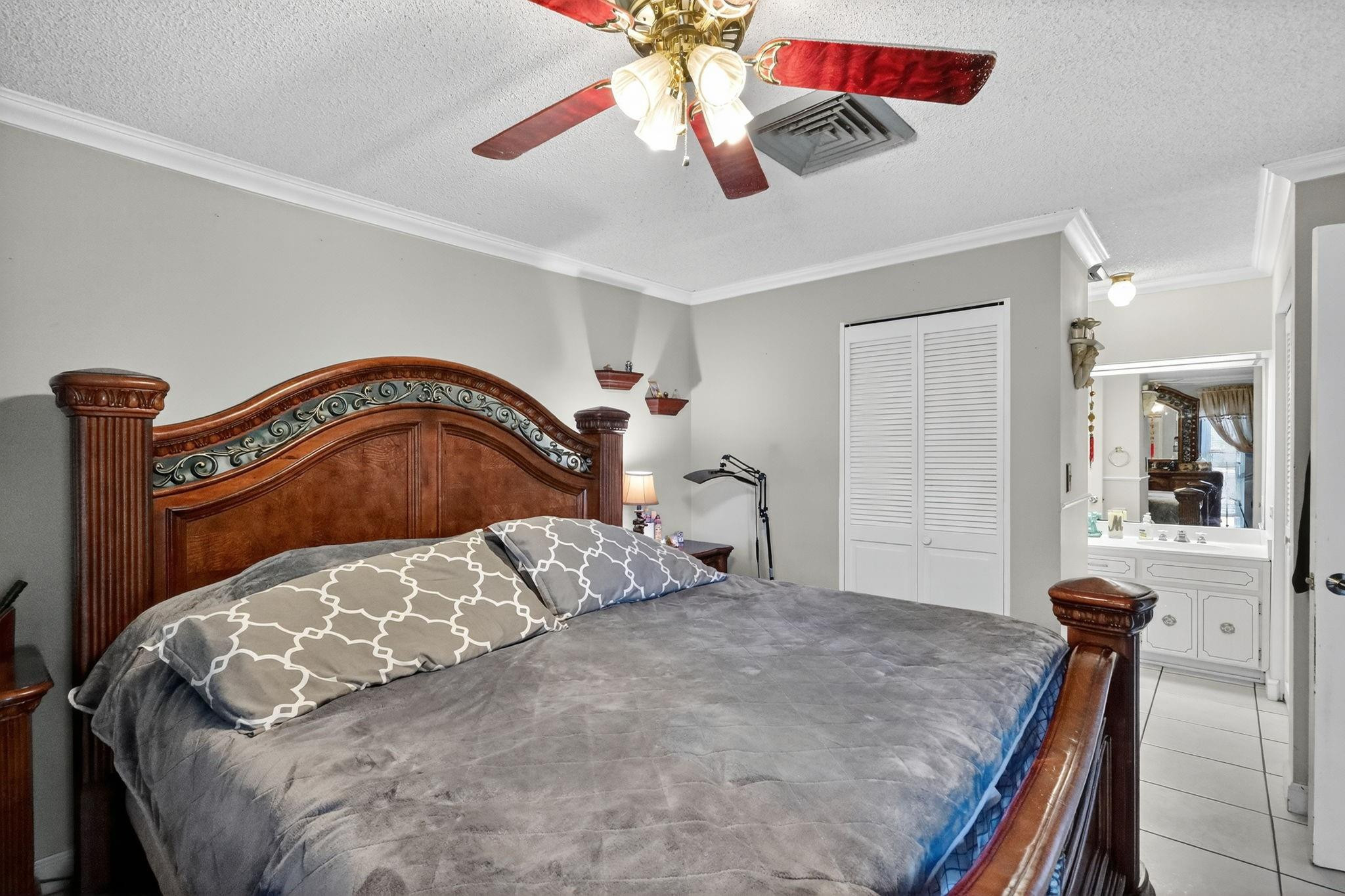 1910 SW 98th Terrace