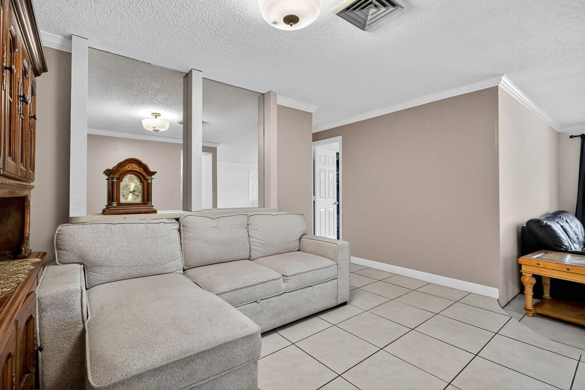 1910 SW 98th Terrace
