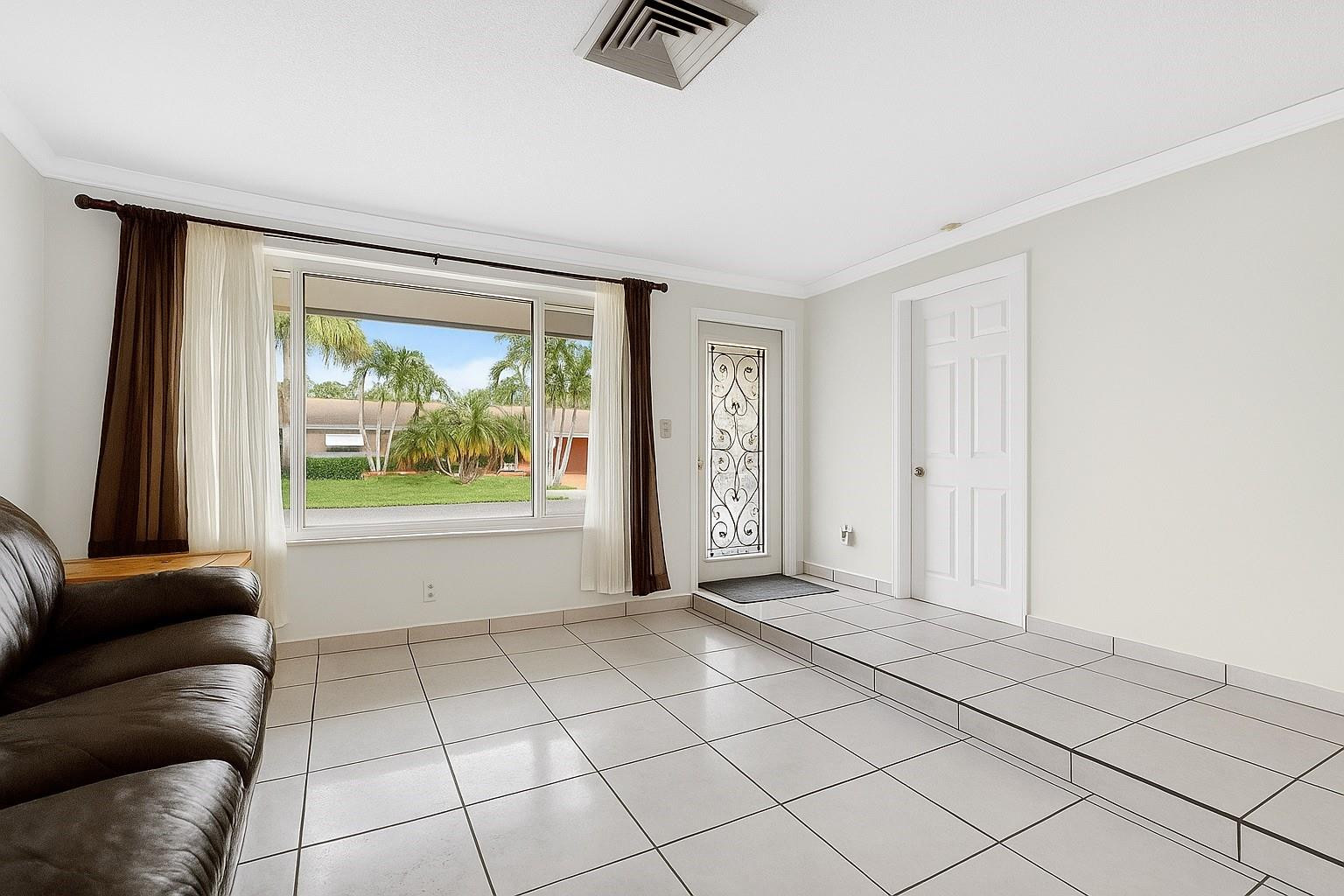 1910 SW 98th Terrace