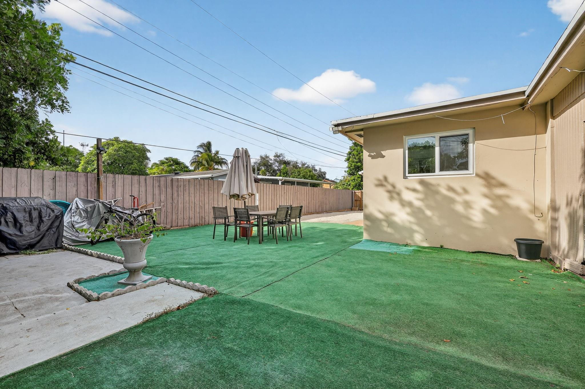 1910 SW 98th Terrace