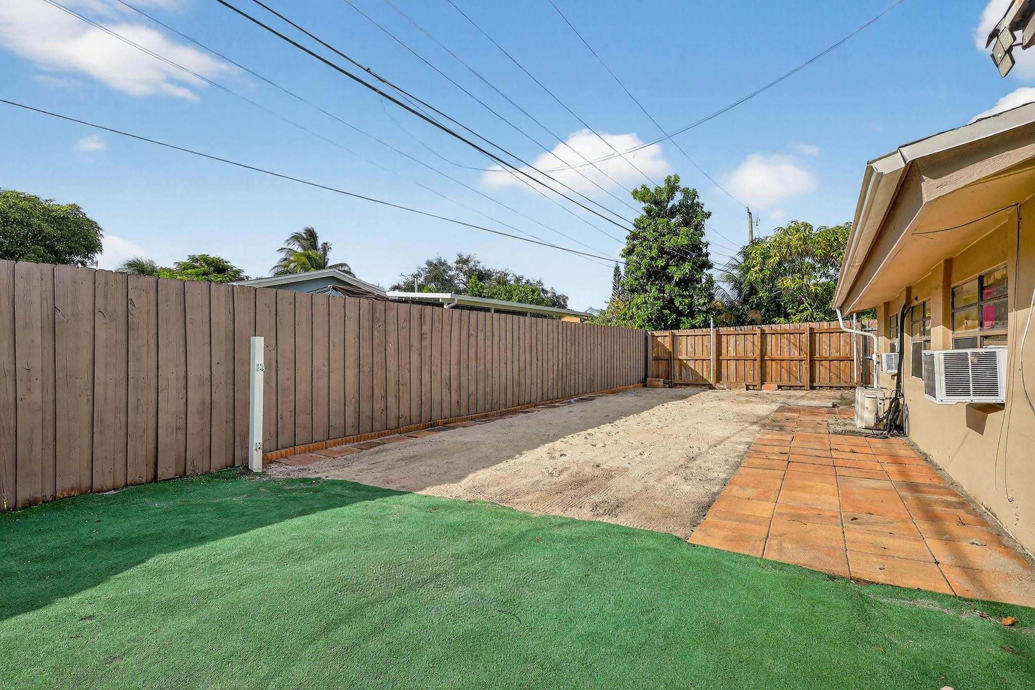 1910 SW 98th Terrace