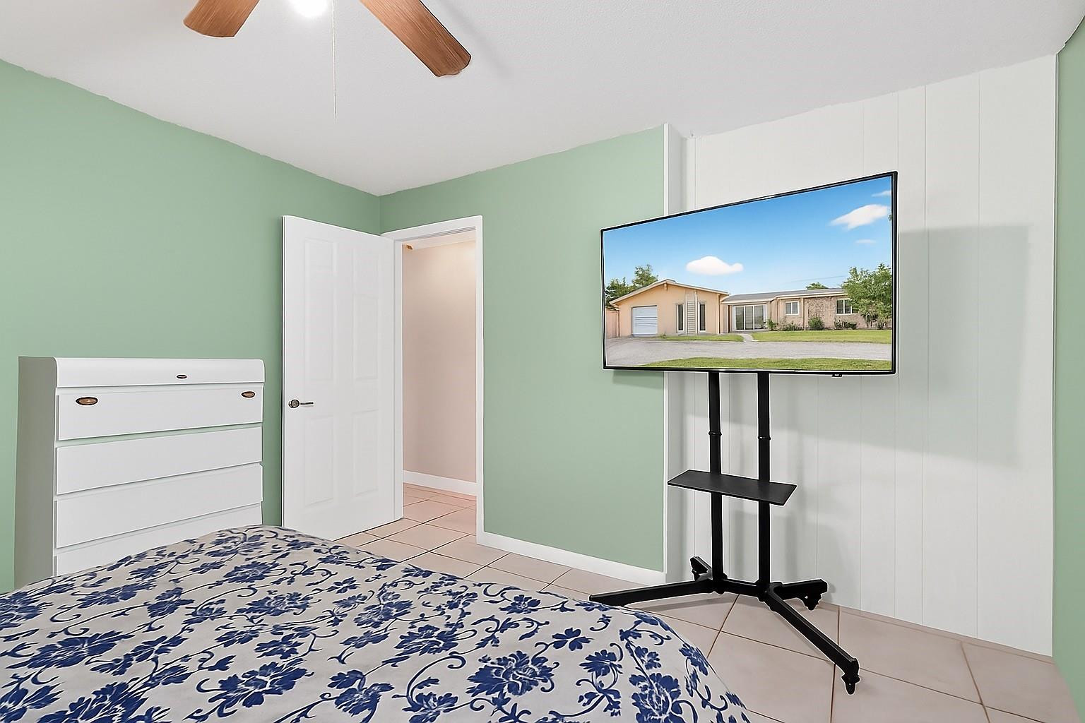 1910 SW 98th Terrace