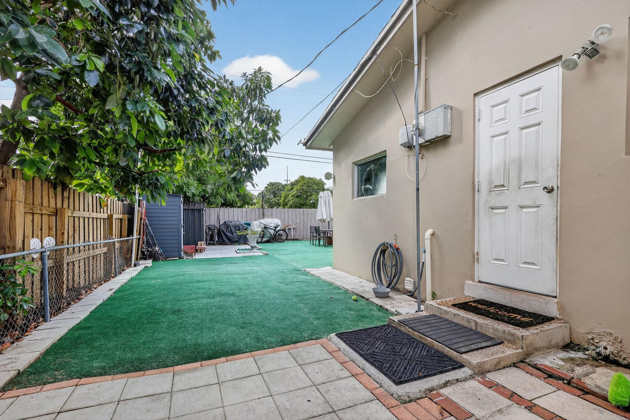 1910 SW 98th Terrace