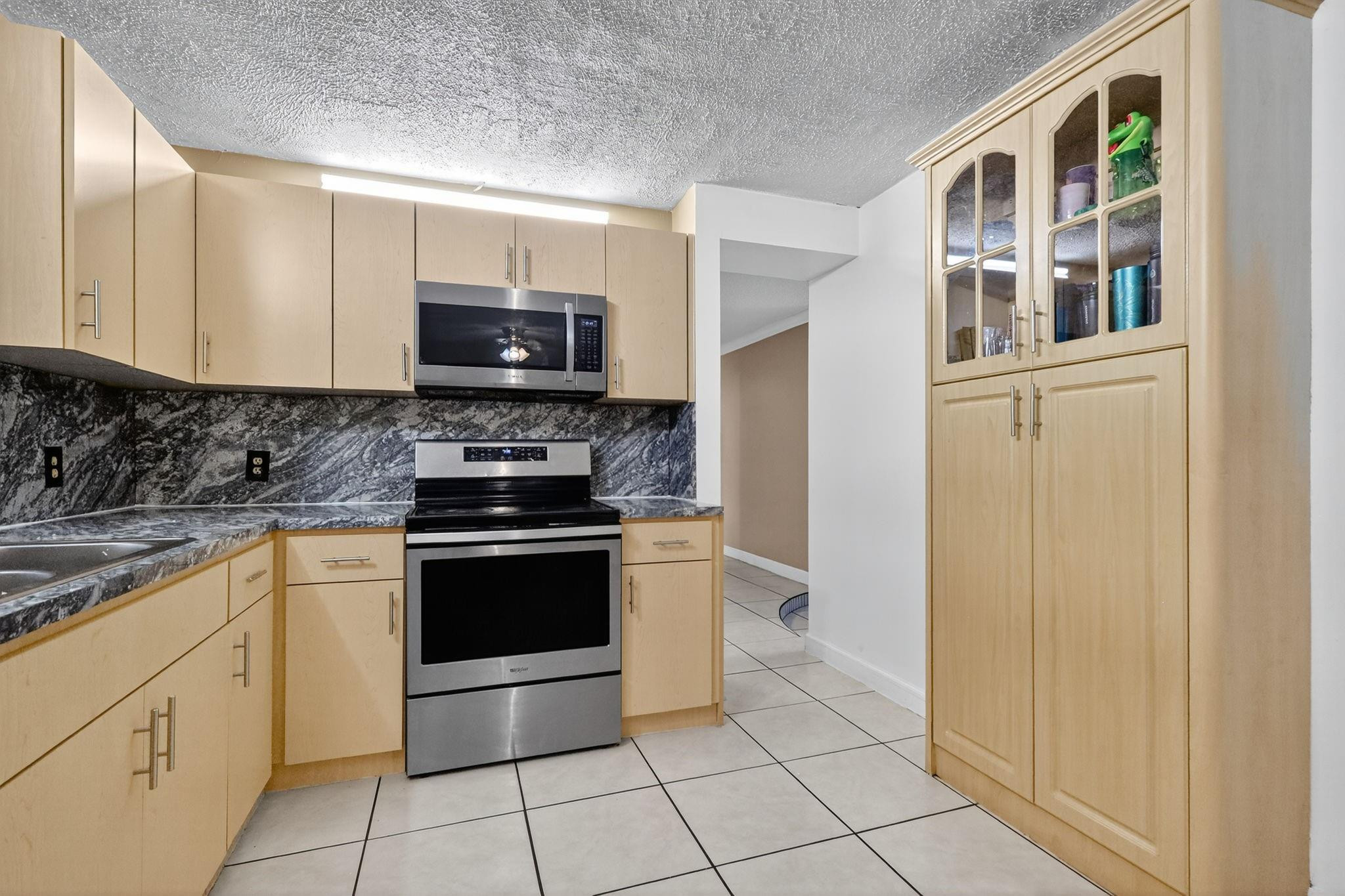 1910 SW 98th Terrace