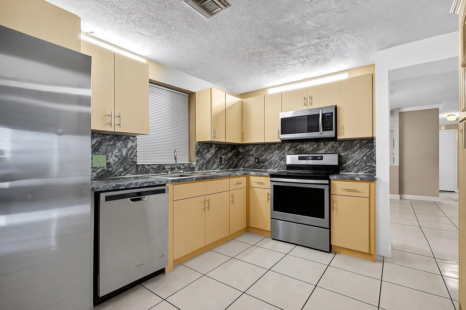 1910 SW 98th Terrace